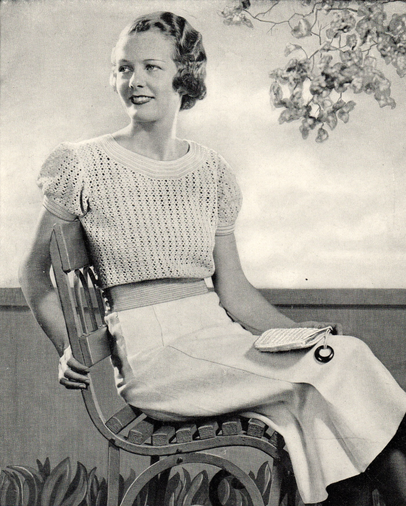 Fotografie: Junge Frau in Häkelpullover, 1934