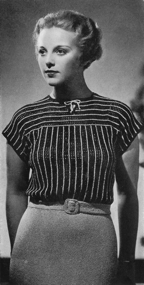 Junge Frau in gestreiftem Häkelpullover, 1934